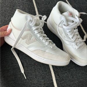 New Balance Numeric 440 skate high top shoes. Men’s size 5.5 or women’s 7. EUC